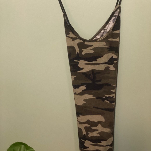 Camouflage cross back romper - Picture 8 of 8